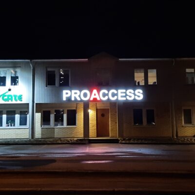 Proaccess logga på husfasad i Stenugsund